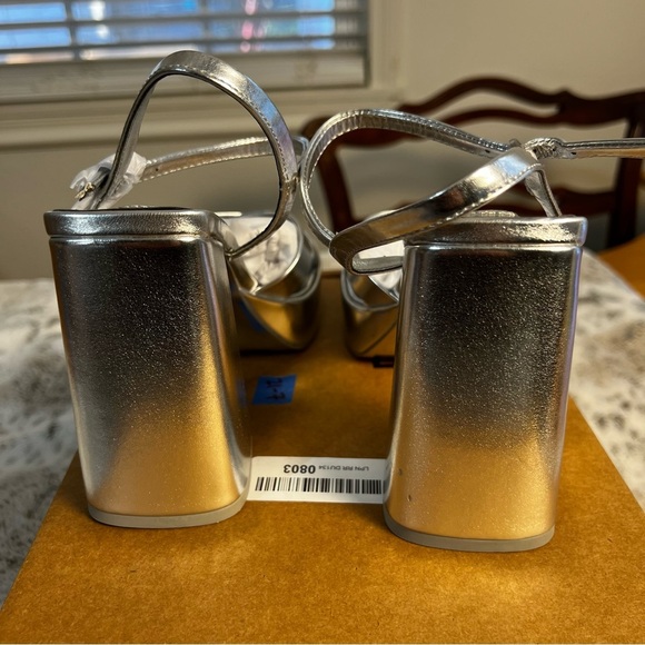 New Silver Steve Madden Platform Cross-Strap Sandals, Crazy Heels, sz 6 - Picture 9 of 14